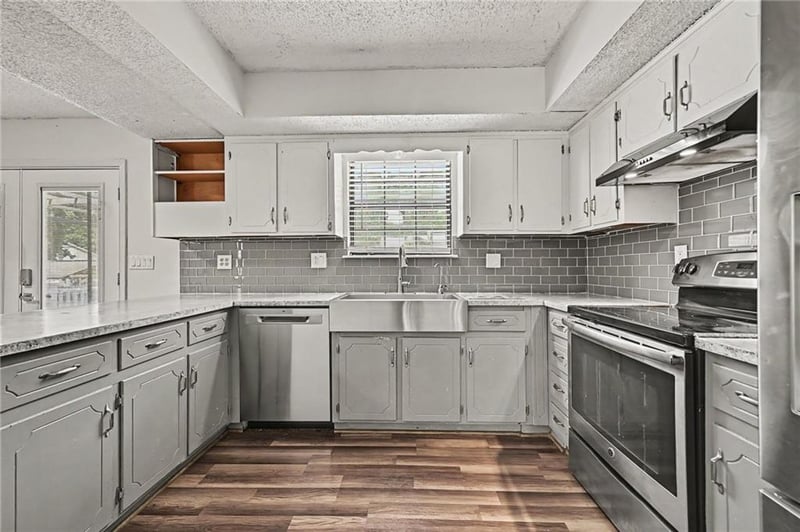 5528 Swartz Rd, Kansas City, KS 66106