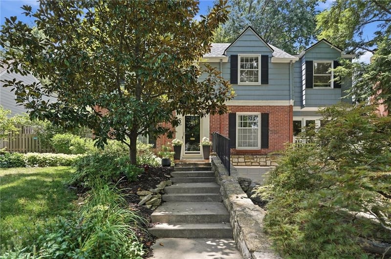 5622 Suwanee Rd, Fairway, KS 66205