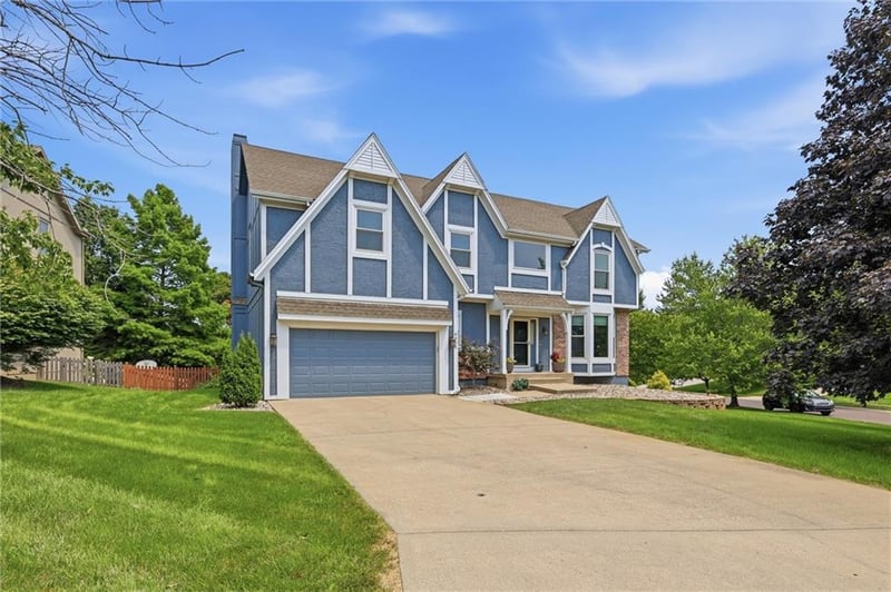 8900 148th Ter, Overland Park, KS 66221