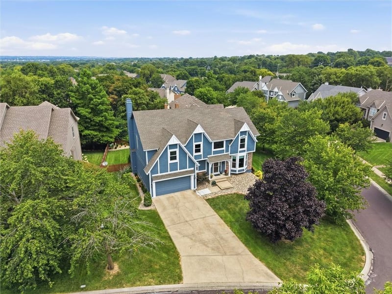 8900 148th Ter, Overland Park, KS 66221
