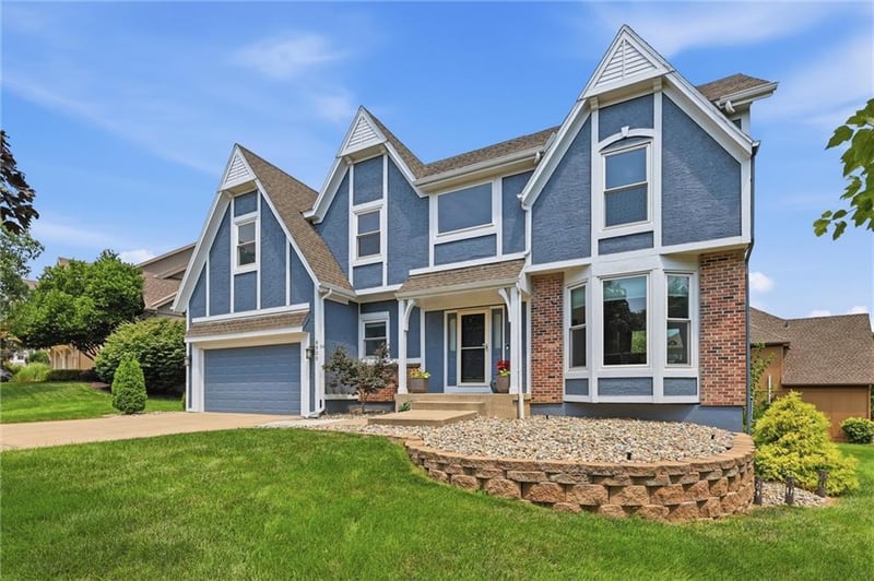8900 148th Ter, Overland Park, KS 66221