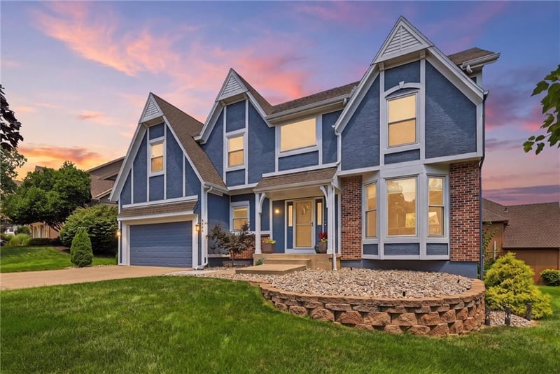 8900 148th Ter, Overland Park, KS 66221