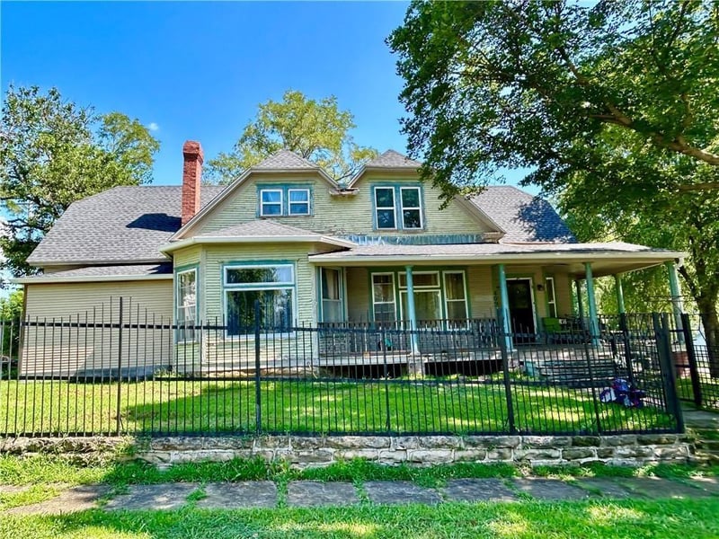 409 Spring St, El Dorado Springs, MO 64744
