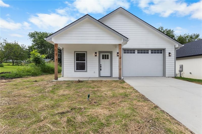 912 Chestnut Ave, Osawatomie, KS 66064