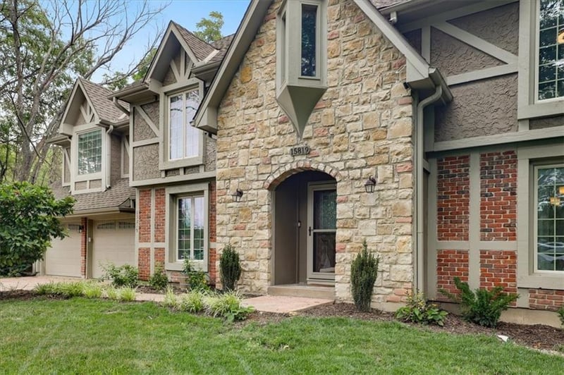 15819 Overbrook Ln, Overland Park, KS 66224