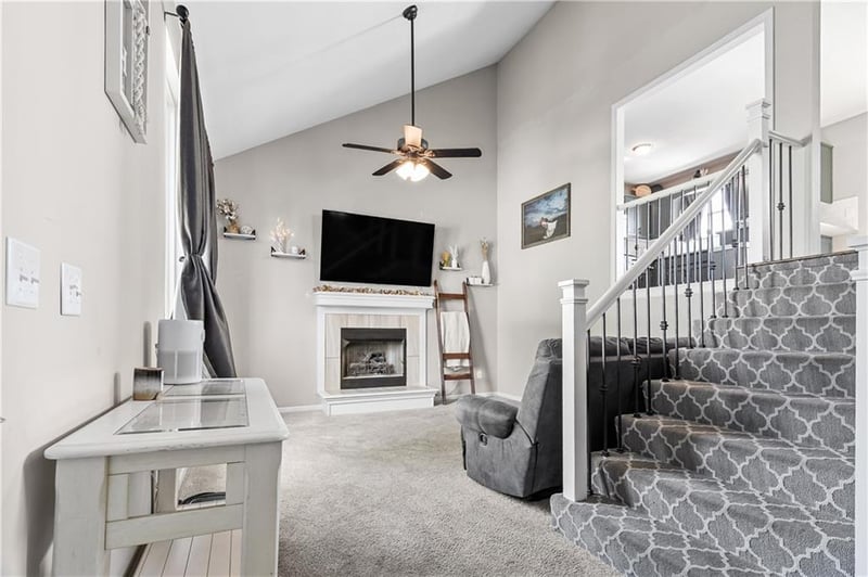 607 Joel Ave, Lee's Summit, MO 64063