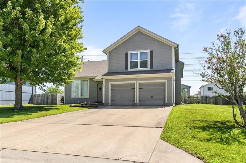 607 Joel Ave, Lee's Summit, MO 64063