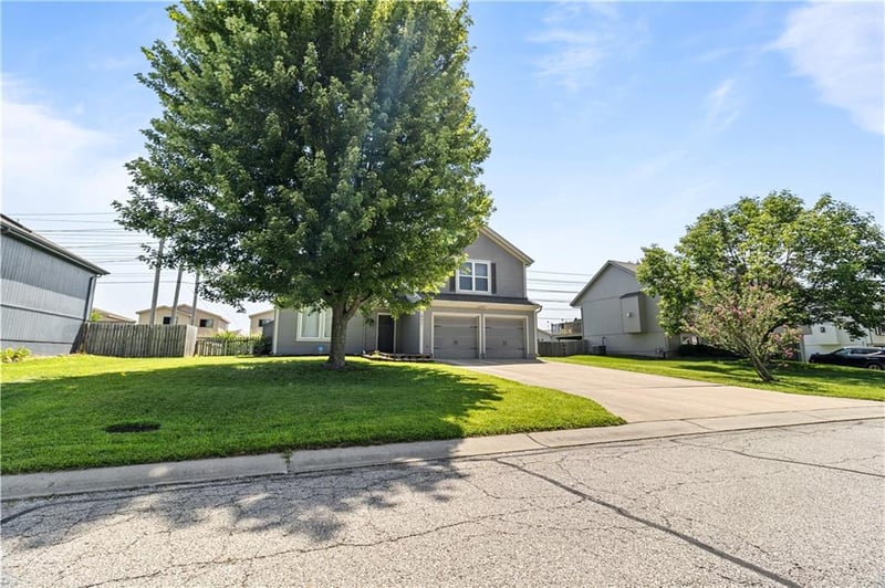607 Joel Ave, Lee's Summit, MO 64063