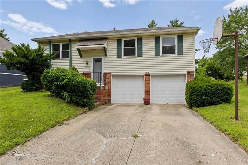 13020 Sycamore St, Olathe, KS 66062