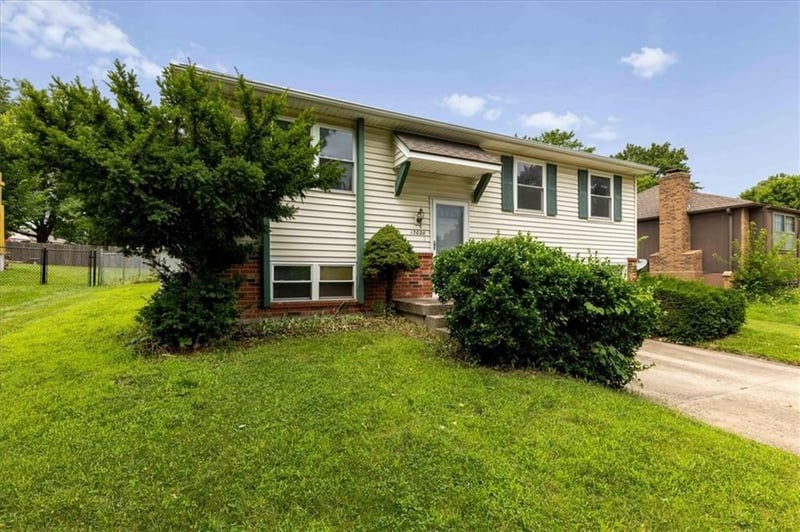 13020 Sycamore St, Olathe, KS 66062