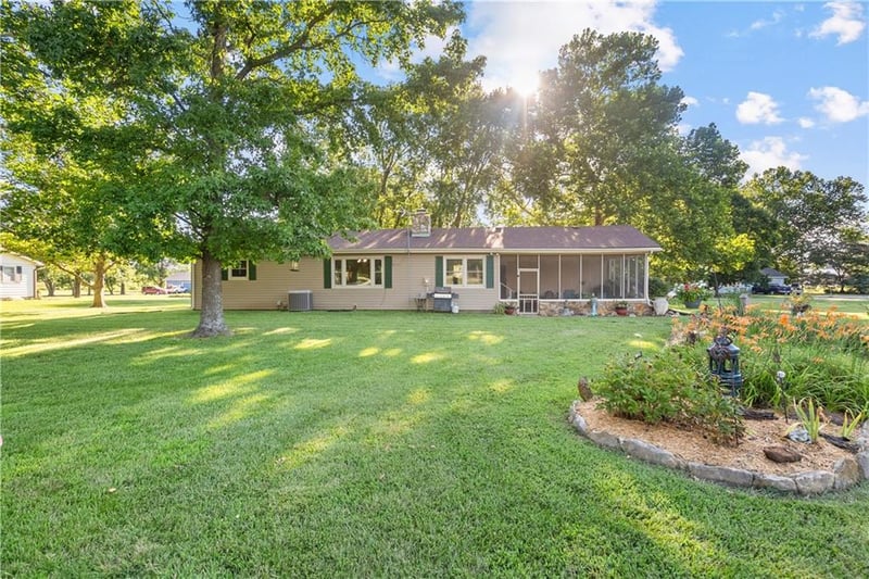 106 Hazen St, Erie, KS 66733