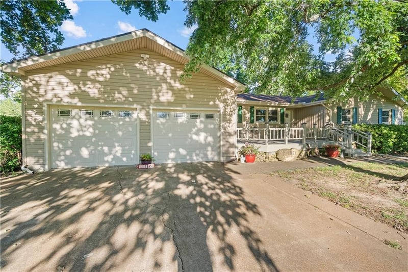 106 Hazen St, Erie, KS 66733
