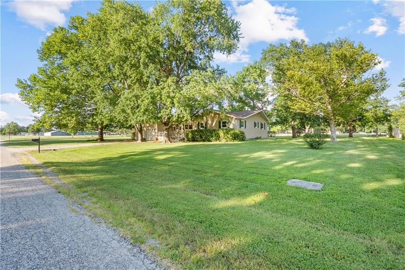 106 Hazen St, Erie, KS 66733