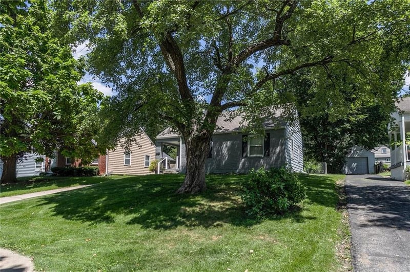 8119 Madison Ave, Kansas City, MO 64114
