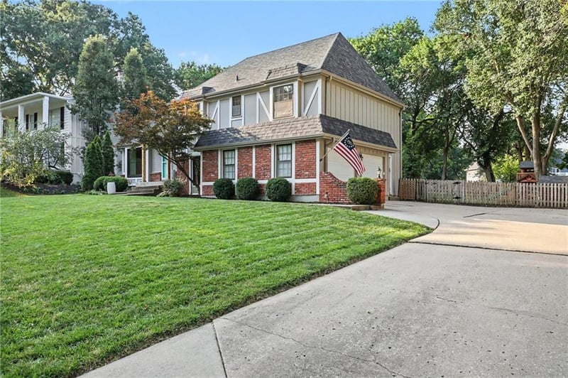12860 Sagamore Rd, Leawood, KS 66209