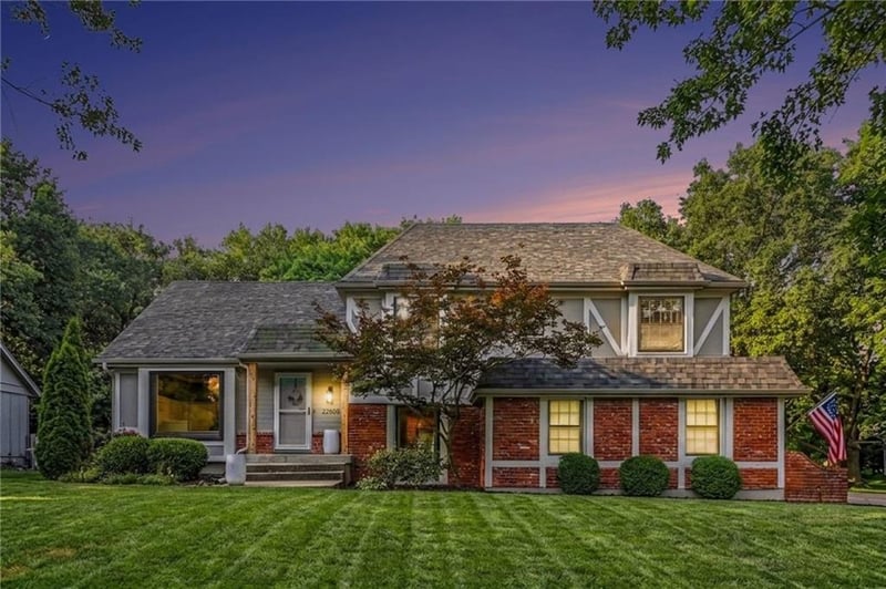 12860 Sagamore Rd, Leawood, KS 66209
