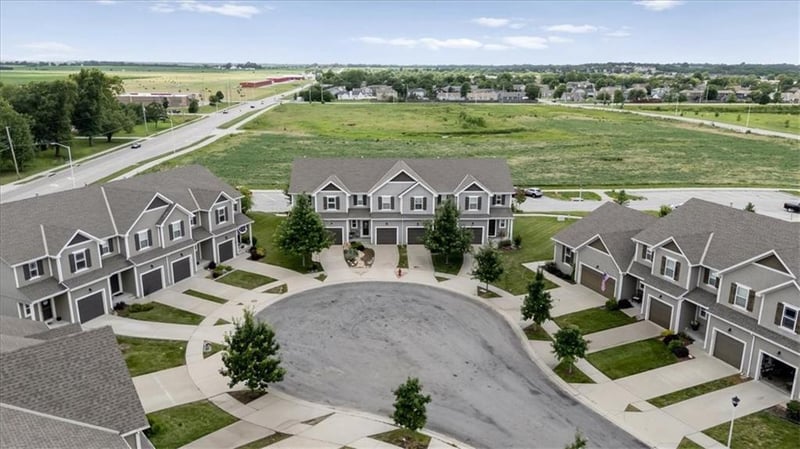 744 Shawnee Ct, Gardner, KS 66030