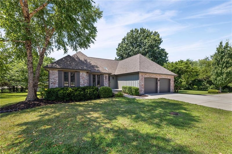 10365 159th St, Overland Park, KS 66221