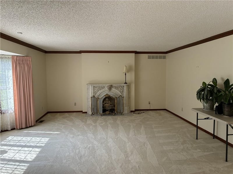 2601 Indian Trail Dr, St Joseph, MO 64506