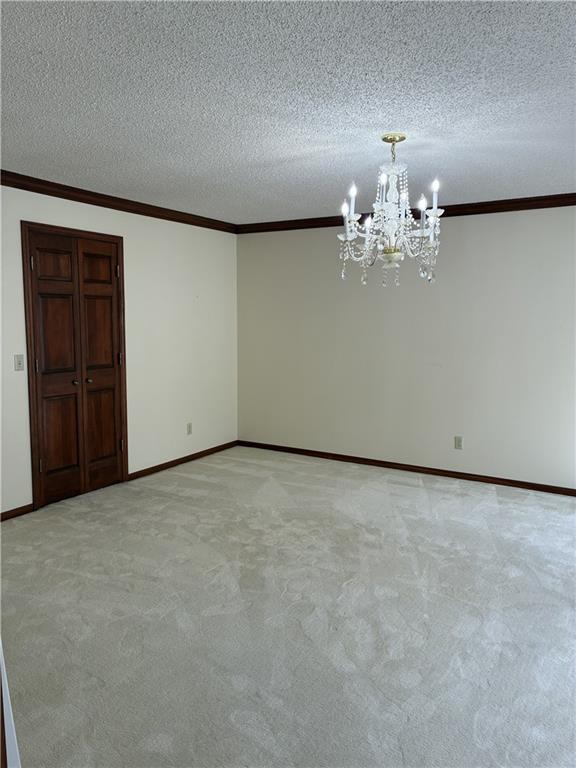 2601 Indian Trail Dr, St Joseph, MO 64506