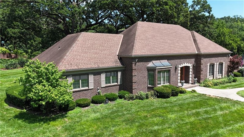 2601 Indian Trail Dr, St Joseph, MO 64506