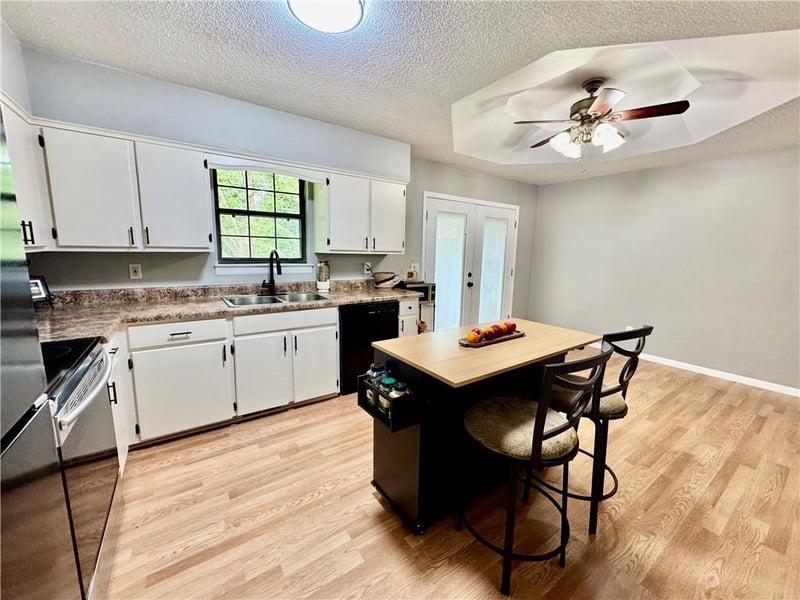 913 Josela Ct, Leavenworth, KS 66048