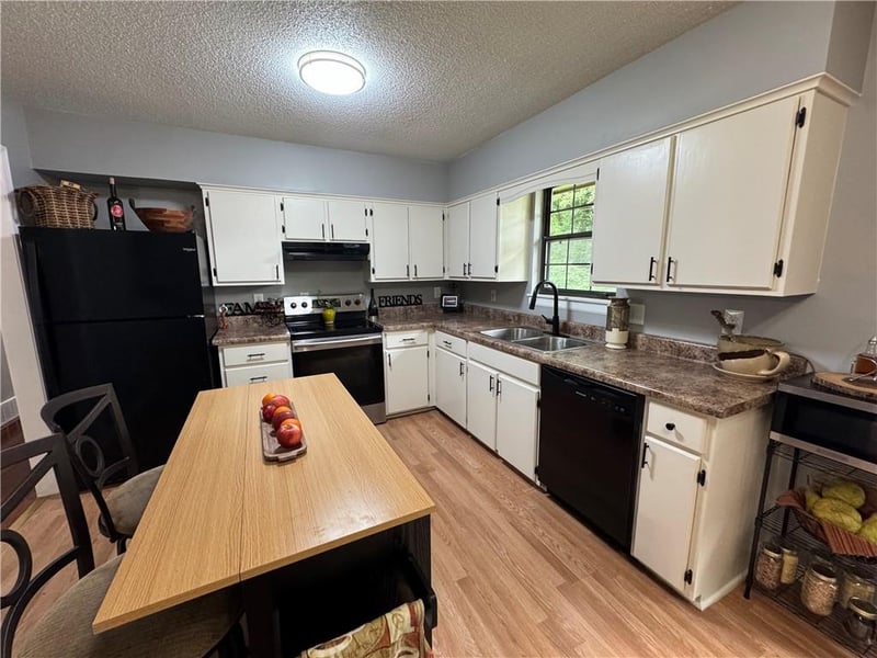 913 Josela Ct, Leavenworth, KS 66048