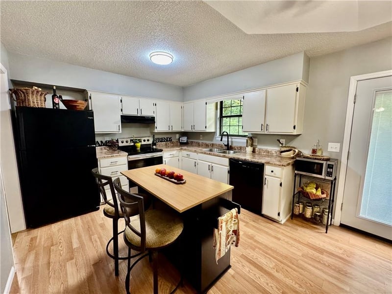 913 Josela Ct, Leavenworth, KS 66048