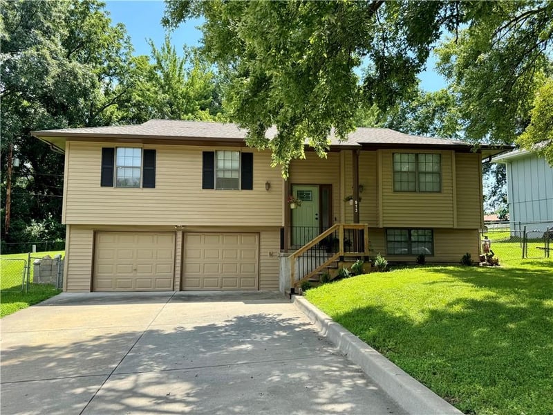 913 Josela Ct, Leavenworth, KS 66048