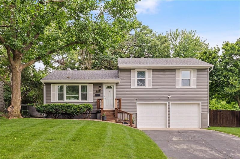 6704 Woodward St, Overland Park, KS 66204