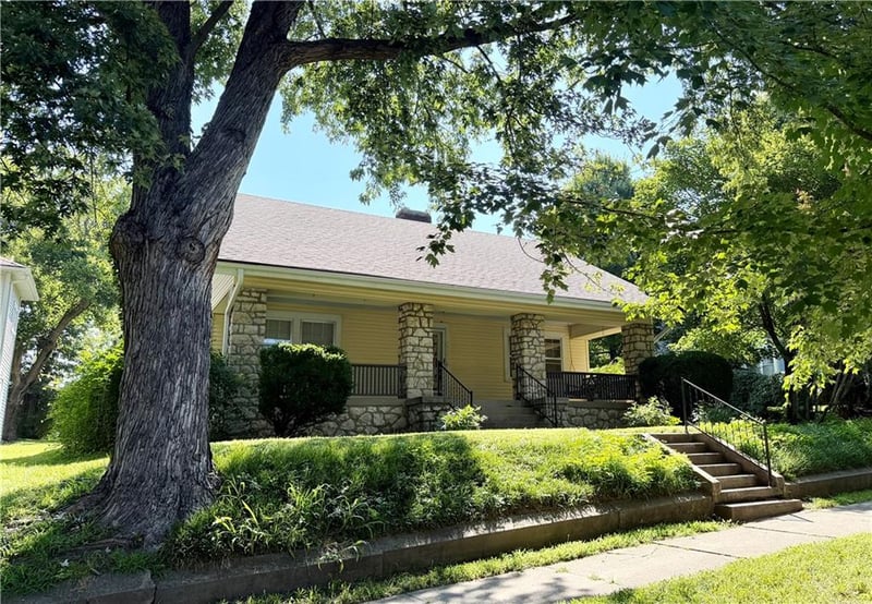 1011 5th St, Leavenworth, KS 66048