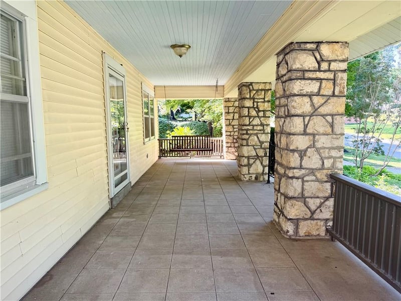 1011 5th St, Leavenworth, KS 66048