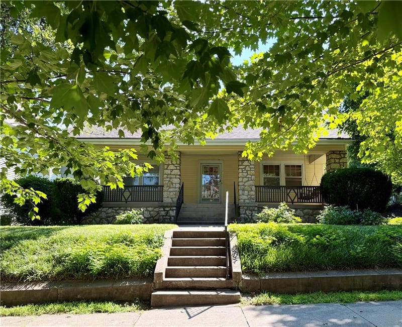 1011 5th St, Leavenworth, KS 66048