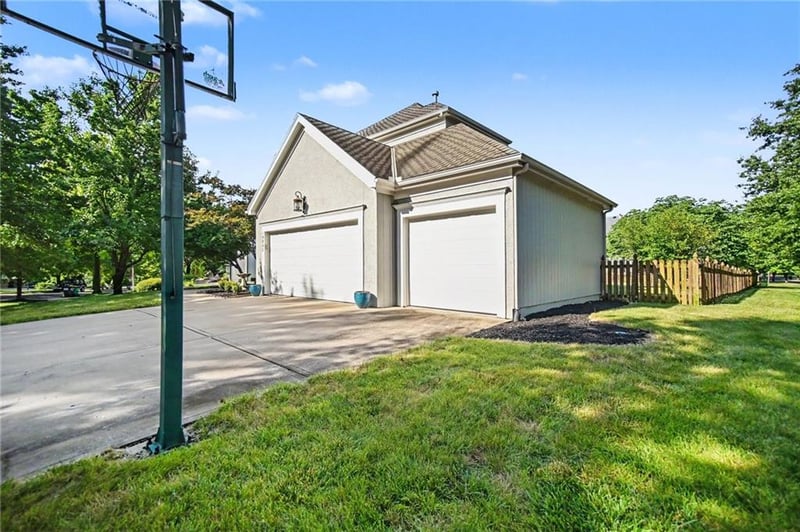 15820 Briar St, Overland Park, KS 66224