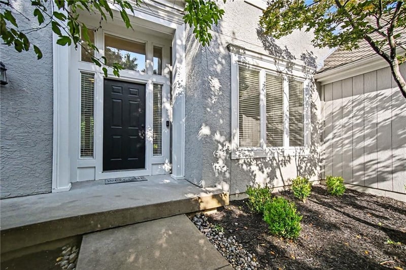 15820 Briar St, Overland Park, KS 66224
