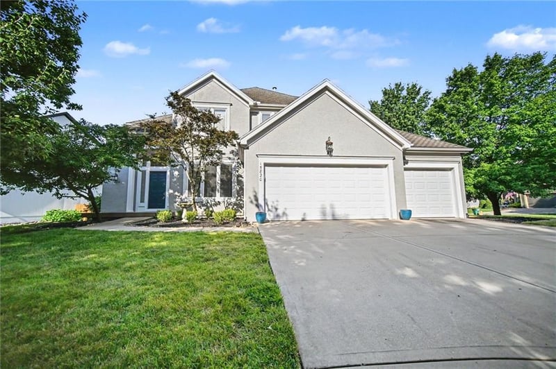 15820 Briar St, Overland Park, KS 66224