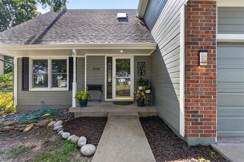15739 Horton Ln, Overland Park, KS 66223