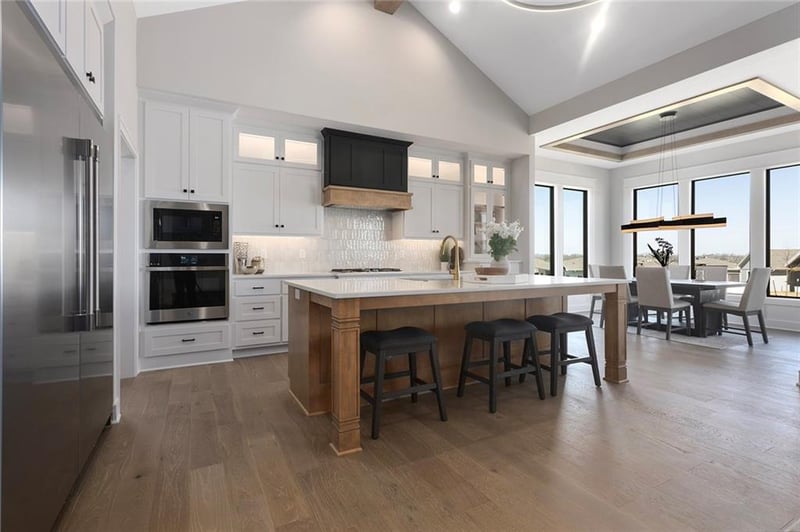 9926 Brockway St, Lenexa, KS 66220