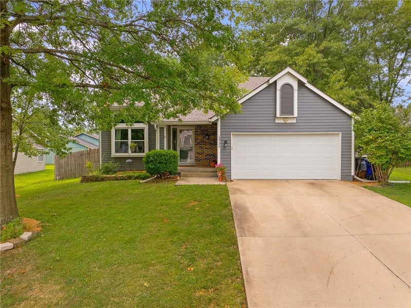13134 Raintree Dr, Olathe, KS 66062