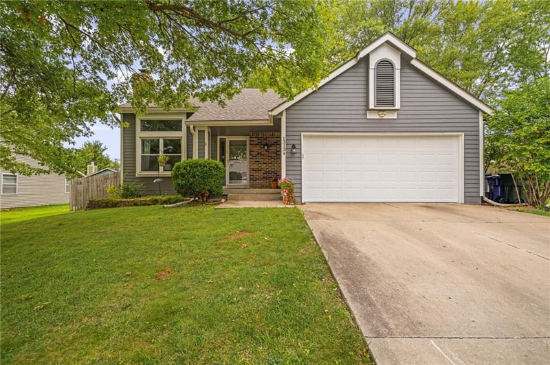 13134 Raintree Dr, Olathe, KS 66062
