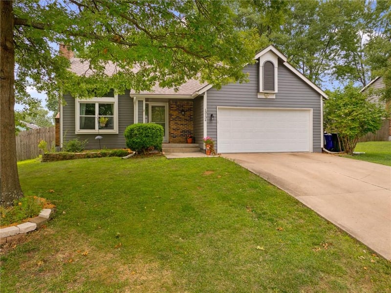 13134 Raintree Dr, Olathe, KS 66062