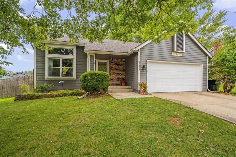 13134 Raintree Dr, Olathe, KS 66062