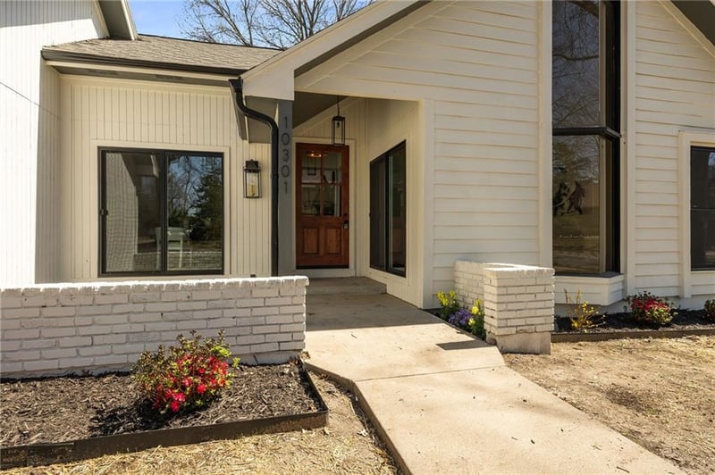 10301 Howe Dr, Leawood, KS 66206