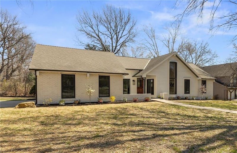 10301 Howe Dr, Leawood, KS 66206