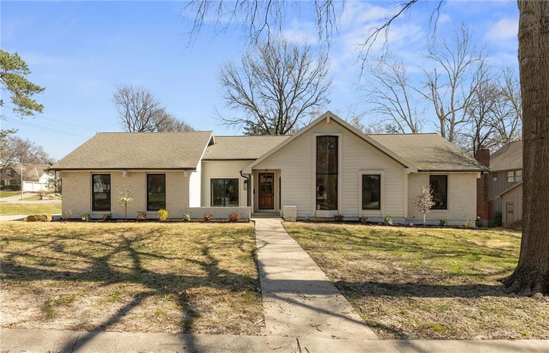10301 Howe Dr, Leawood, KS 66206