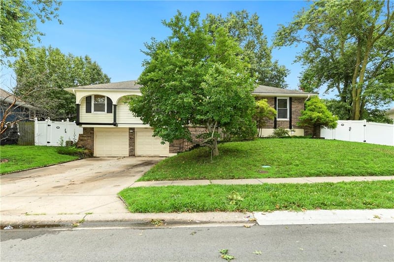 16505 Greenwald Dr, Belton, MO 64012