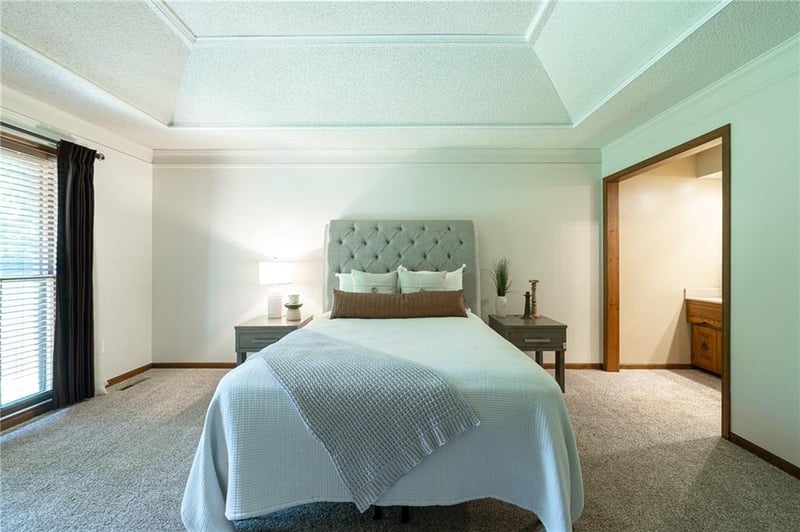 9819 Howard Rd, Lee's Summit, MO 64086