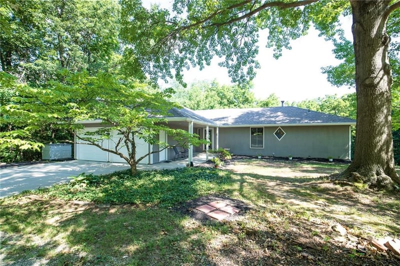 9819 Howard Rd, Lee's Summit, MO 64086