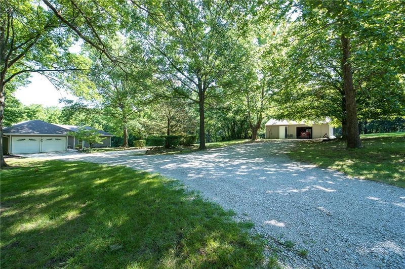 9819 Howard Rd, Lee's Summit, MO 64086