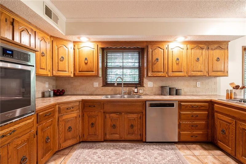 9819 Howard Rd, Lee's Summit, MO 64086